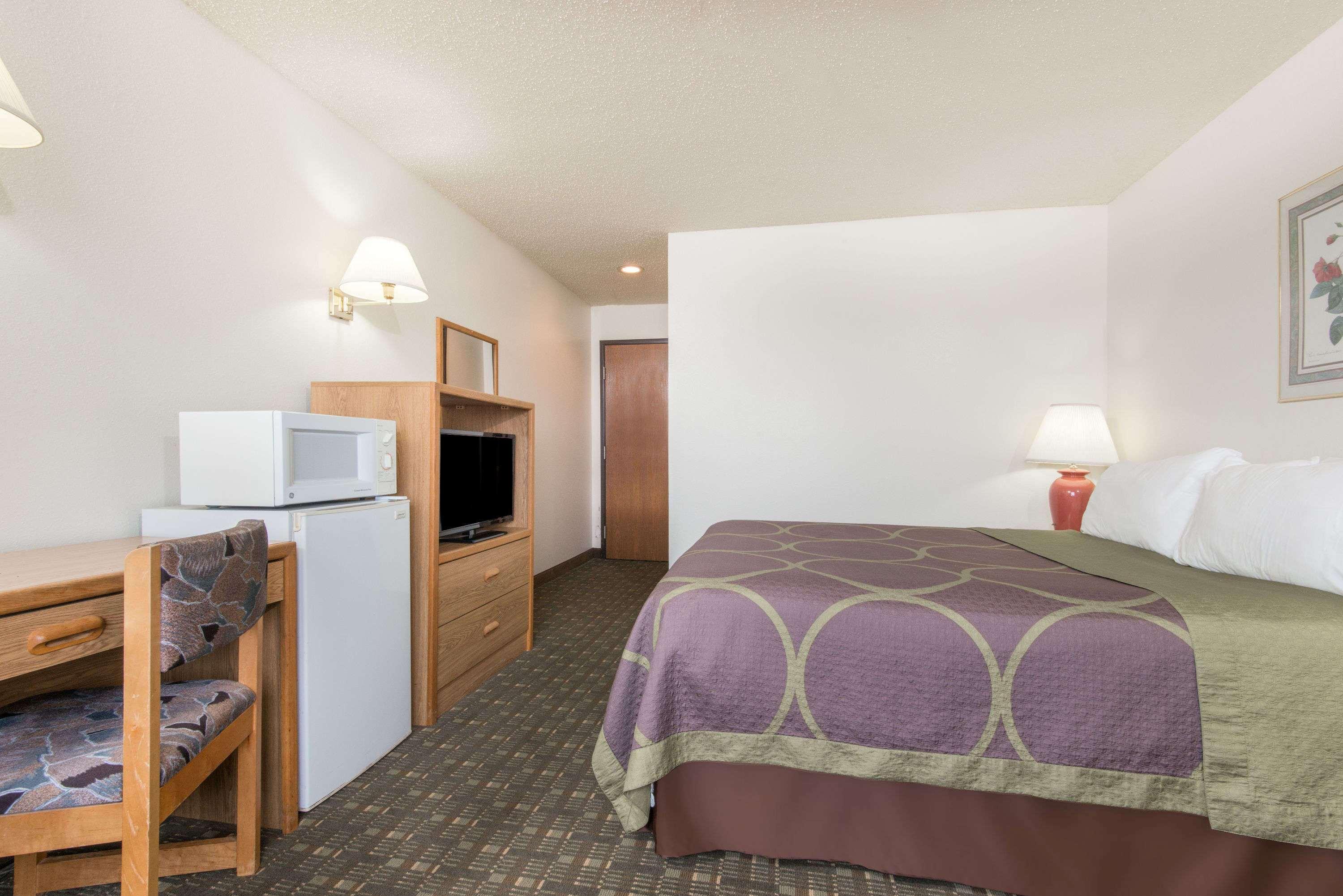Super 8 By Wyndham Florence Co Exterior photo