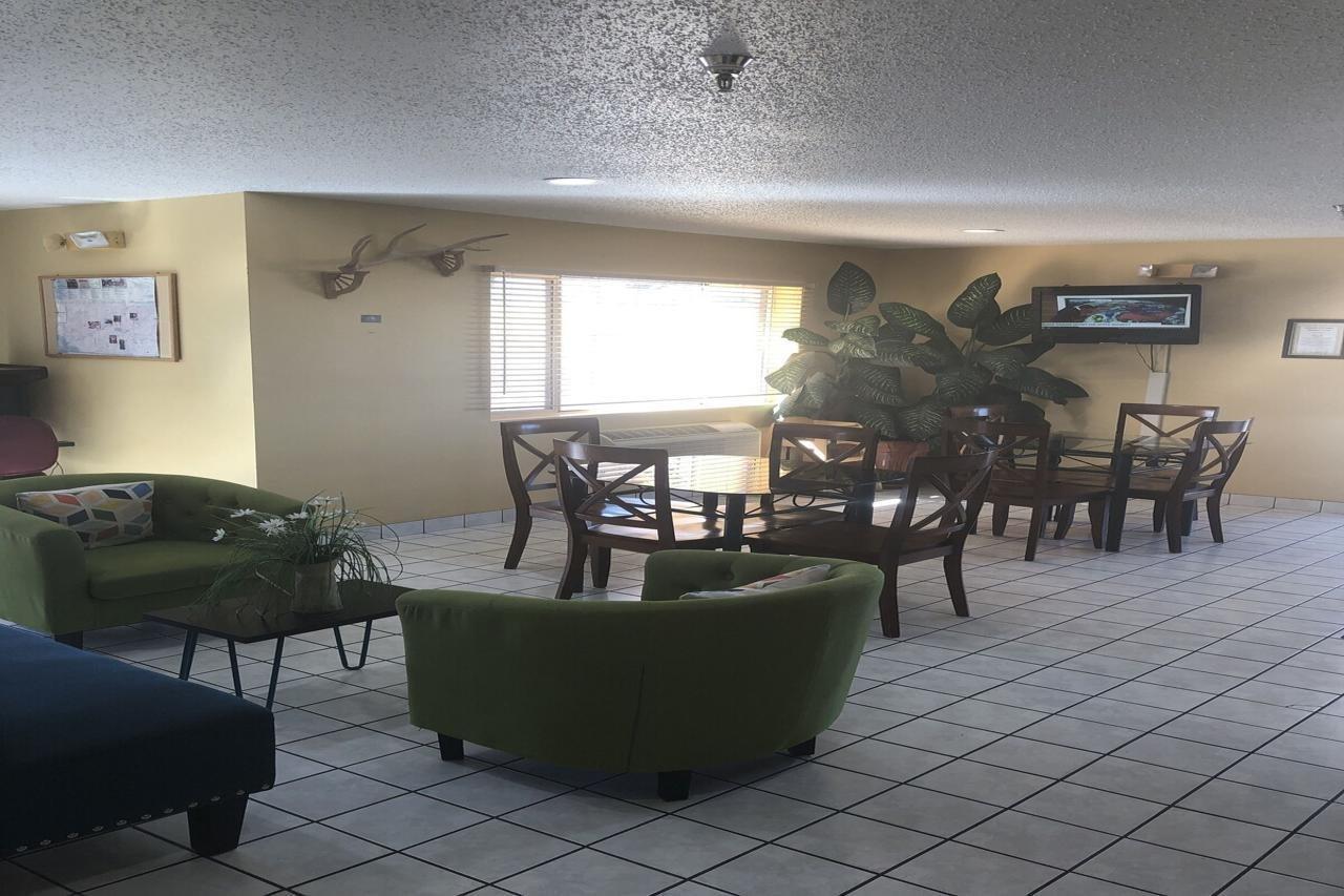 Super 8 By Wyndham Florence Co Exterior photo