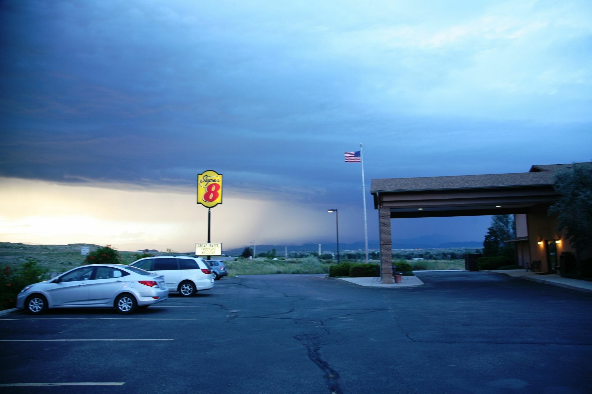Super 8 By Wyndham Florence Co Exterior photo